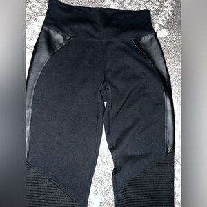 ⭐️Assets by Spanx, black leggings, size Medium⭐️Like New⭐️